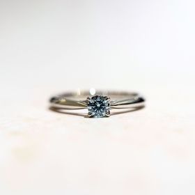 【CAFERING(カフェリング)】の口コミ 先に選んだ結婚指輪とセットリングとして販売されていて、シンプルかつ王道...