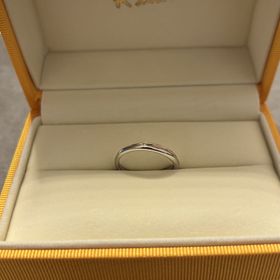 【ケイウノ ブライダル(K.UNO BRIDAL)の口コミ】 メビウスの輪のように、ピンクゴールドとシルバーが柔らかくウェーブして…