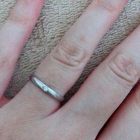 【nocur(ノクル)の口コミ】 夫も私もシンプルなデザインでプラチナのものを探していたのですが、
なか…