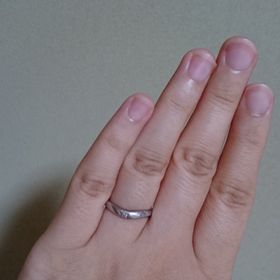 【銀座ダイヤモンドシライシの口コミ】 指の付け根のラインが真っ直ぐなので、ストレートかVラインをオススメされ…