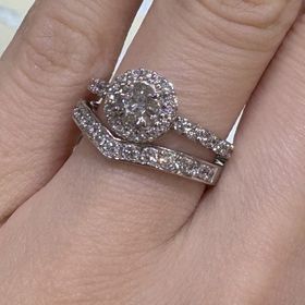 【宝寿堂(ほうじゅどう)の口コミ】 価格が良心的で、予算内でもしっかりとしたダイヤを選べたのが決め手でし…