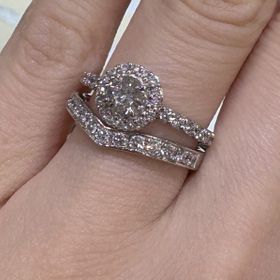 【宝寿堂(ほうじゅどう)】の口コミ 価格が良心的で、予算内でもしっかりとしたダイヤを選べたのが決め手でした...