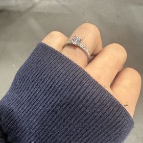 【ケイウノ ブライダル(K.UNO BRIDAL)の口コミ】 ダイヤのみをプレゼントしてもらったため、
それを使用したセミオーダーが…