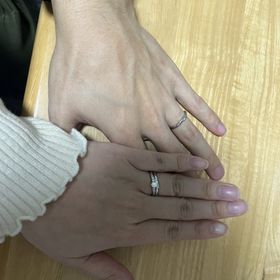 【銀座ダイヤモンドシライシの口コミ】 シンプルだけど特別感もある。男性用はさりげないウェーブの加工で普段使…