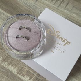 【ケイウノ ブライダル(K.UNO BRIDAL)の口コミ】 シンプルでよく見るシルバーの指輪で飽きのこないデザインですが
ドナルド…