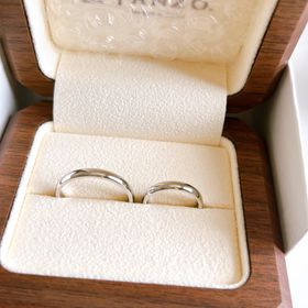 【TANZO.(鍛造指輪)の口コミ】 鏡面仕上げなのでつるつるぴかぴか、鍛造で作ってもらったので、とても丈…