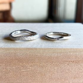 【ichi(イチ)の口コミ】 【指輪のデザイン・テイスト・素材について】
鍛造技法で丈夫な造りである…