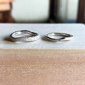 【ichi(イチ)】の口コミ 【指輪のデザイン・テイスト・素材について】
鍛造技法で丈夫な造りである...