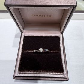 【アイプリモ(I-PRIMO)の口コミ】 デザインはシンプルなものを選び重ねづけしても指がギラギラしすぎないも…