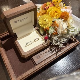 【TANZO.(鍛造指輪)の口コミ】 アイスマット仕上げにセンターライン、ラインを中心に4つのダイヤを添えて…