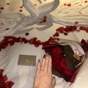 【アイプリモ(I-PRIMO)の口コミ】 シンプルかつ彼女の花の名前に合う輝きを放っていたのが決めてでした。値…