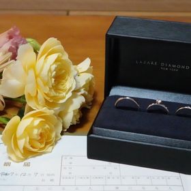 【ラザール ダイヤモンド(LAZARE DIAMOND)の口コミ】 指輪のデザインはシンプルなものから少し個性のあるデザインまで幅広く、…