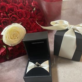 【エクセルコダイヤモンド(EXELCO DIAMOND)の口コミ】 ミル打ちという特殊なデザインに惹かれました。人と被るがなく、婚約指輪…