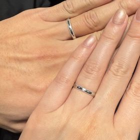 【銀座ダイヤモンドシライシの口コミ】 指輪のデザインがとても可愛くて、上下にミルがはいっています。ダイアも…