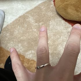 【アイプリモ(I-PRIMO)の口コミ】 シンプルで上品なデザインが気に入りました。着け心地がとても良く、長時…