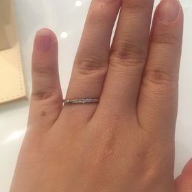 【RosettE(ロゼット)の口コミ】 少し細身で捻れた形になっている指輪でした。ダイヤモンドが少し入ってい…