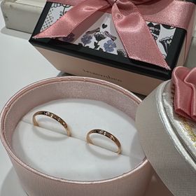 【insembre(インセンブレ)の口コミ】 ピンクゴールドの指輪にしました。男性側も女性側もダイヤが入っています…