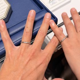 【銀座ダイヤモンドシライシの口コミ】 シンプルさとゴージャスさをバランス良く取り入れたデザインであるためと…