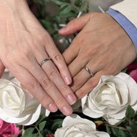 【TANZO.(鍛造指輪)のクチコミ】重ね付けをした時に婚約指輪の台座の隙間からメレダイヤが見える点にこだ…