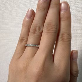 【ラザール ダイヤモンド(LAZARE DIAMOND)の口コミ】 指が細めなので、普通〜太めのリングだと指輪の主張が激しくなってしまい…