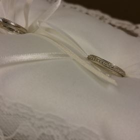 【STAR JEWELRY(スタージュエリー)の口コミ】 予算以内でダイヤが複数入っているものを探していました。
やはりダイヤが…