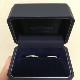 【銀座ダイヤモンドシライシの口コミ】 華やかでとても綺麗な指輪だったことです。普段指輪をつけないタイプだっ…