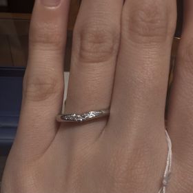 【銀座ダイヤモンドシライシの口コミ】 指輪のデザインが可愛く、ハートに見えるダイヤモンドの入り方が気に入り…