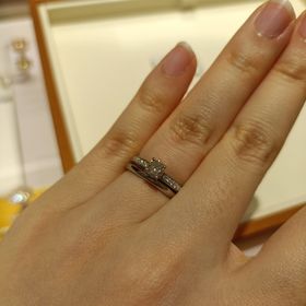 【ブルガリ(BVLGARI)の口コミ】 婚約指輪は王道のダイヤモンド1つのみを考えていたのですが、おすすめして…