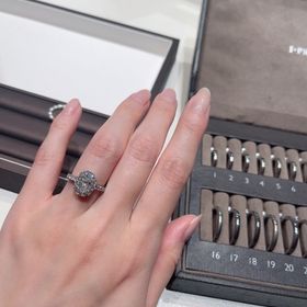 【アイプリモ(I-PRIMO)の口コミ】 1カラットダイヤの周りのメレダイヤもカラットが大きく、指に添うとてもク…