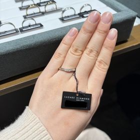 【ラザール ダイヤモンド(LAZARE DIAMOND)の口コミ】 ウェーブ感や、ダイヤモンドのきらめきに感動して、ビビッときました！明…