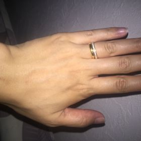 【GARNI(ガルニ)】の口コミ ダイヤが一周巻いているので、装着後、何にも気にしなくて大丈夫。台座があ...