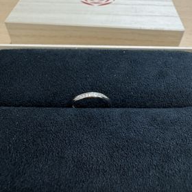 【出雲結(いずもゆい)の口コミ】 私の手は細長く、薬指と小指の間の水かきが深いため、指輪の馴染みがあま…