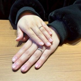 【紡ぎ輪(つむぎわ)の口コミ】 デザインは花びらがそれぞれの指輪に施されており、重ねると桜になるとい…