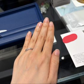 【銀座ダイヤモンドシライシの口コミ】 シンプルで着け心地がよく、普段使いしやすそう、またプラチナなので安心…