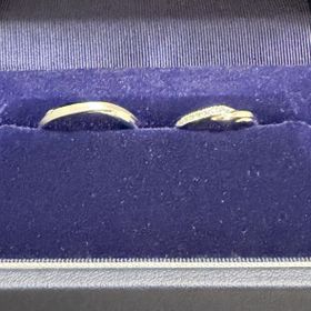 【銀座ダイヤモンドシライシの口コミ】 ウェーブ型で、ダイヤモンドが細かく散りばめられているものを選びました…