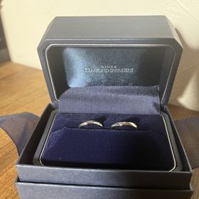 【銀座ダイヤモンドシライシの口コミ】 シンプルなデザインならが少し変化があり、よく見るとデザインが入ってい…