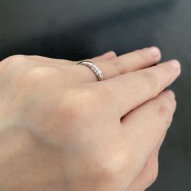 【ラザール ダイヤモンド(LAZARE DIAMOND)の口コミ】 
指馴染みがとても良く普段リングを着けない人でも違和感を感じづらい使用…