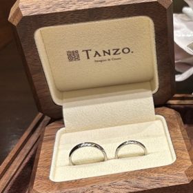 【TANZO.(鍛造指輪)の口コミ】 2人で同じデザイン（一石と外側にスターダスト加工）で内側には記念日以外…