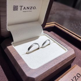 【TANZO.(鍛造指輪)の口コミ】 ◦丈夫なつくり。
◦ダイヤの入れ方こだわりました。普段使いしやすいような…