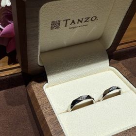 【TANZO.(鍛造指輪)の口コミ】 指輪を何件も見に行って結局こちらのブランドで決めました。インスタで色…