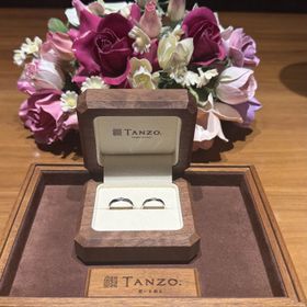 【TANZO.(鍛造指輪)の口コミ】 ミラーカットの一部がダイヤモンドになっており、幾何学的デザインの中に…