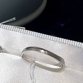 【WEDYの口コミ】 ディズニーデザインの指輪を探していた中、シンプル且つ着けやすく、傷等…