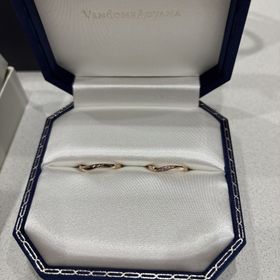 【ヴァンドーム青山(VENDOME AOYAMA)の口コミ】 色々な種類の試着をしましたが、夫もわたしも細めのリングが好きであるこ…