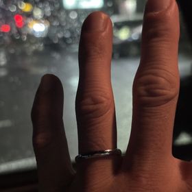 【ラザール ダイヤモンド(LAZARE DIAMOND)の口コミ】 2人とも指の太さや長さが違うのですが、その中でも奥さんはちょっと煌びや…