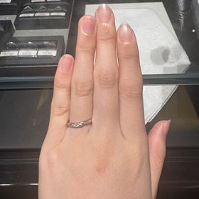 【エクセルコダイヤモンド(EXELCO DIAMOND)の口コミ】 ミル打ちが気になっており見せていただきました。細かいミル打ちで、デザ…