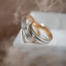 【Cayof(カヨフ)の口コミ】 どんなファッションスタイルにも合う、シンプル過ぎず個性的なデザインの…