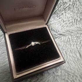 【アイプリモ(I-PRIMO)の口コミ】 一番の決め手は、指輪の半分に贅沢にあしらわれたダイヤモンドの輝きです…