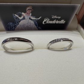 【ケイウノ ブライダル(K.UNO BRIDAL)の口コミ】 シンデレラデザイン
女性が11個、男性が1つのダイヤで12時（12個）になっ…