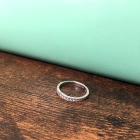 【AbHeri(アベリ)の口コミ】 婚約指輪は無しで結婚指輪のみと決めていた為、シンプルなデザインながら…