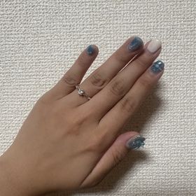 【TANZO.(鍛造指輪)の口コミ】 シンプルなデザインですが、ダイヤのカットが細かくどこの角度から見ても…